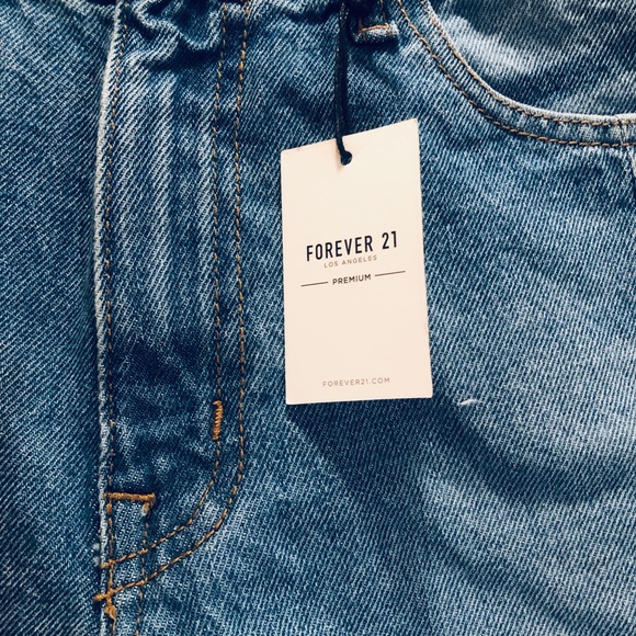 Forever 21 Denim Shorts frayed front in back pockets . Comfortable size 26 - Picture 3 of 5